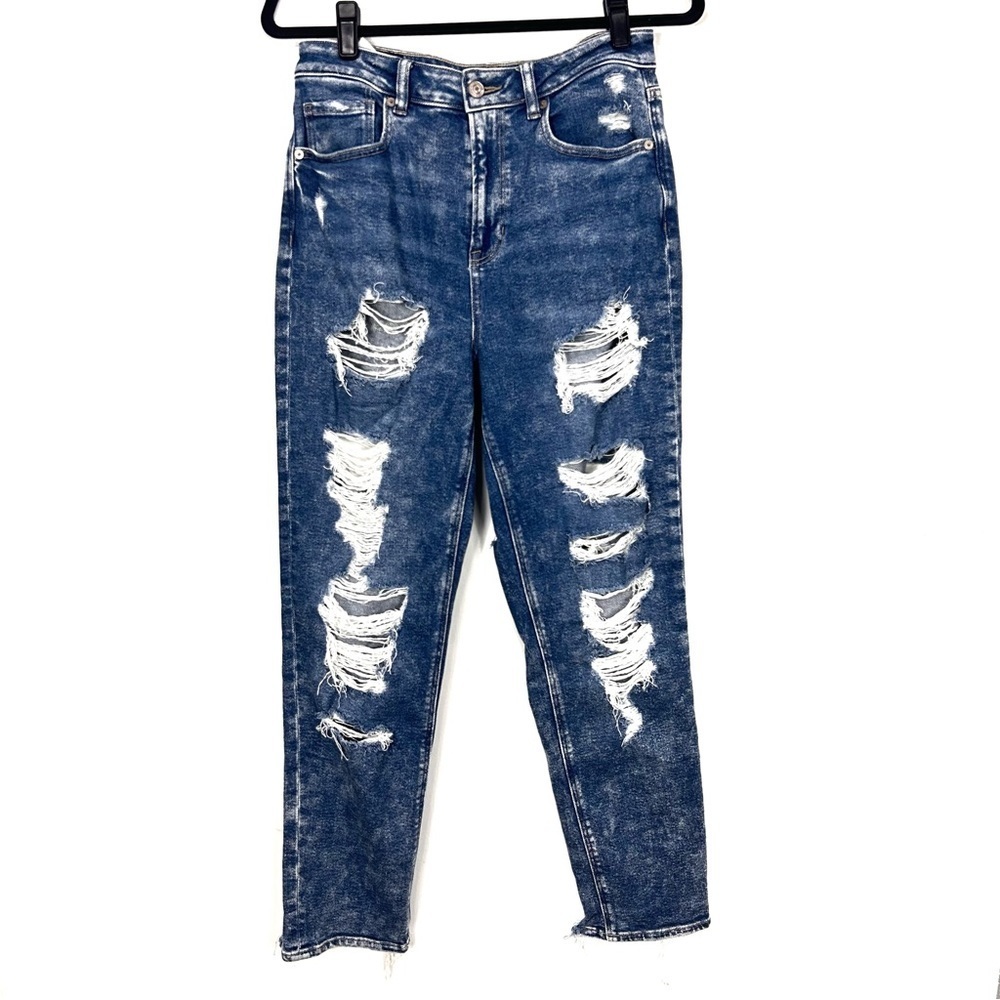 AMERICAN EAGLE distressed dark wash mom jean Q13
